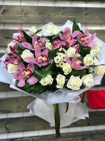 Букет цветов из: Розы и Хризантемы в Кошки Самарская область