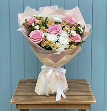 Букет цветов из:  Гвоздики, Орхидеи и Розы в Кошки Самарская область