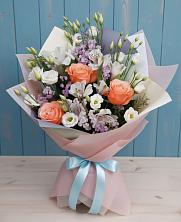 Букет цветов из:  Лизиантусы, Розы, Альстромерии и Гипсофила в Кошки Самарская область